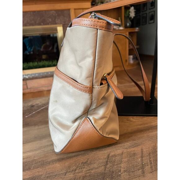 6/$25 Michael Michael Kors Nylon Beige and Neon Green Shoulder Bag - Picture 8 of 11